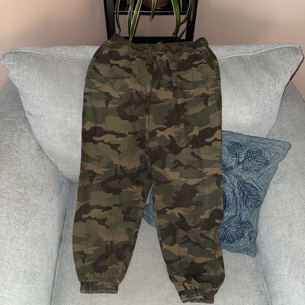 Forever 21 Camouflage Joggers - Green and Brown